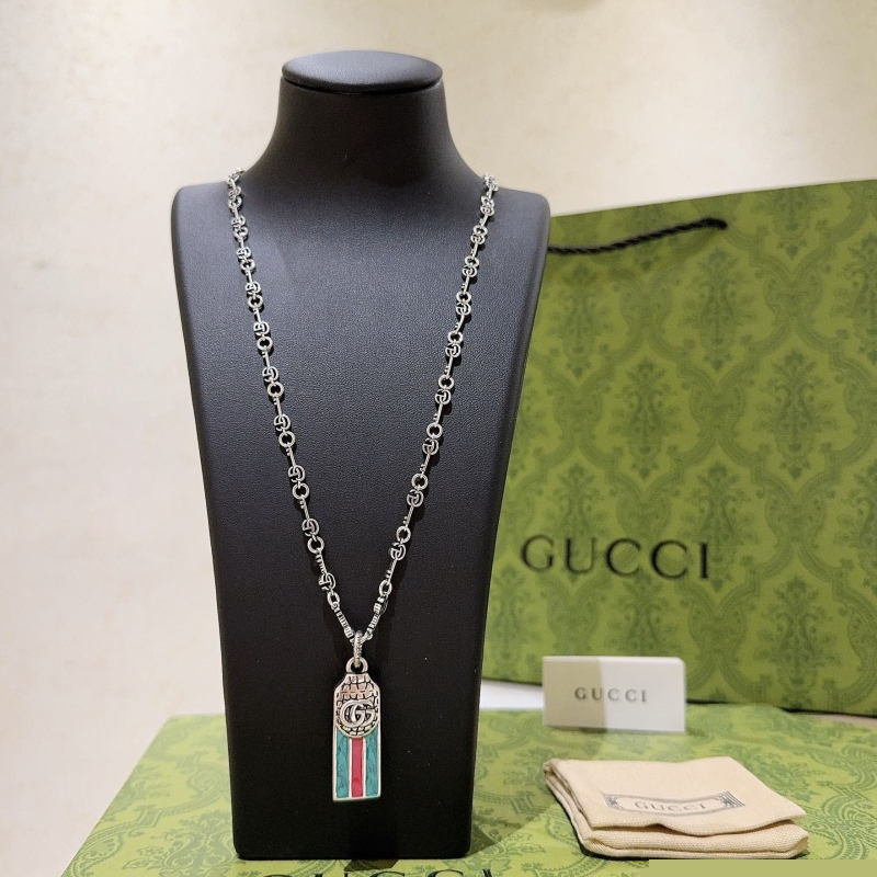 G*u*i necklaces